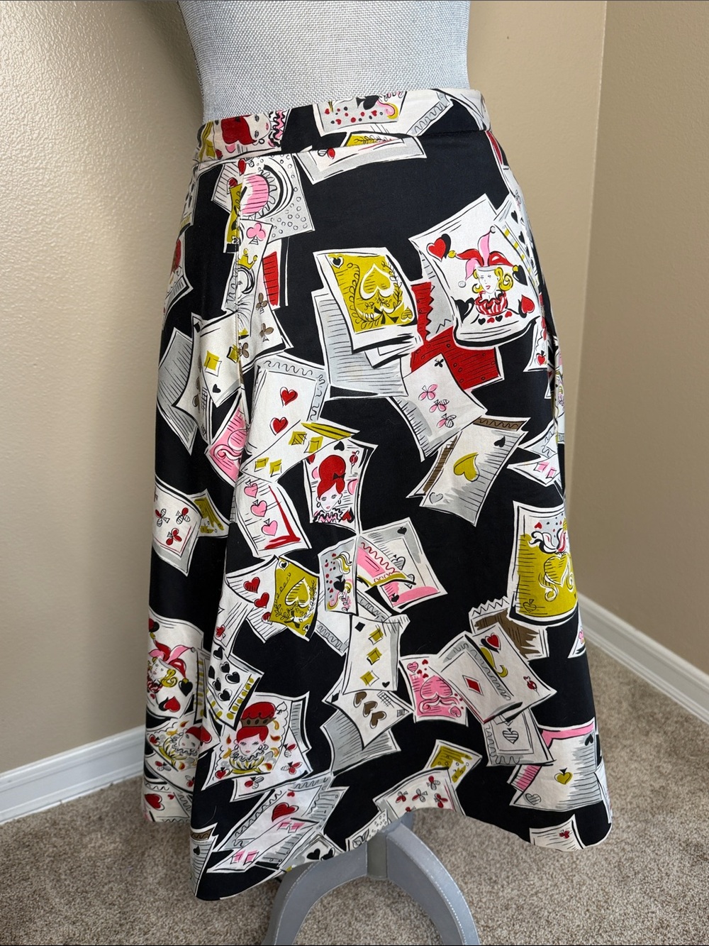 Rare Queen of Hearts A-Line Skirt by Becky & Max – Size 2